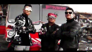 مهرجان  بعشق امك يا روح امك  عصام صاصا الكروان امين حطاب القطر  كابتن كابتن اوعه تكتر يبقا هتتقص دندنها