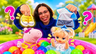 Trocando roupa da boneca e colocando shorts e camiseta para o passeio no parque!
