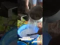 Nyiram tepung kanji dengar air panas untuk buat kapurung