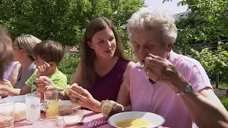 Süßer Hefeteig herstellen, ausführliche Anleitung mit Rezept. 