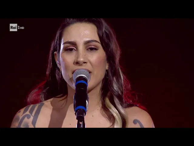 Sanremo 2026 - Bambole di pezza cantano Resta con me