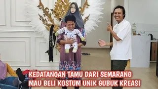 MENYAMBUT KEDATANGAN PEMBELI KOSTUM UNIK GUBUK KREASI DARI SEMARANG