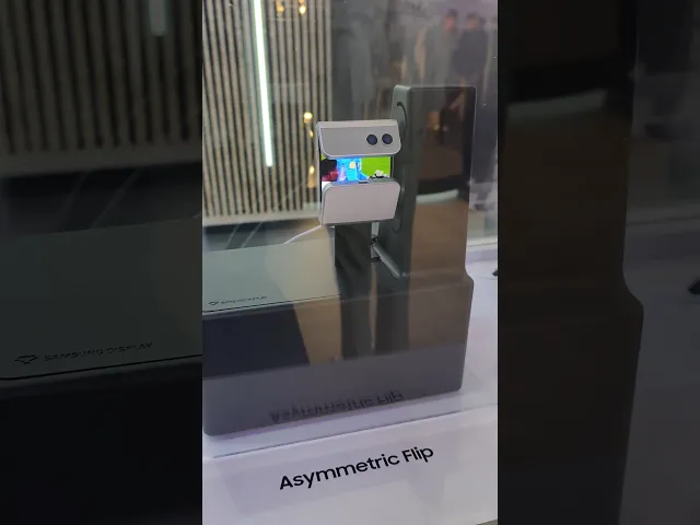 A Galaxy Z Flip with two hinges (wait, what?) #galaxyzflip #samsung #mwc25