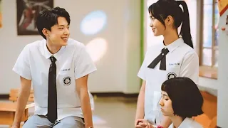 بنت بتحلم بفارس احلامها ولما بتروح المدرسه بتلاقيه معاها في نفس الفصل 