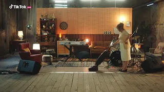 نانسي عجرم زبطت وخططت   معجبة مغرمة   عيني عليك من حفل تيك توك                                دندنها