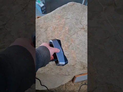 3D scanning a plesiosaur flipper with a Revopoint POP 4 #3dscanner #revopoint #fossils #pop4