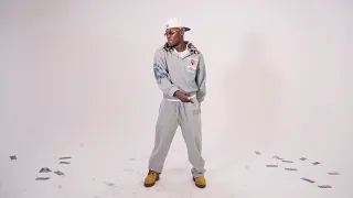 Reekado Banks - She Is Mine (Visualizer)