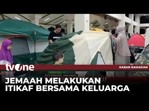 Warna-warni Tenda Ramaikan Itikaf di Masjid Raya Habiburrahman Bandung