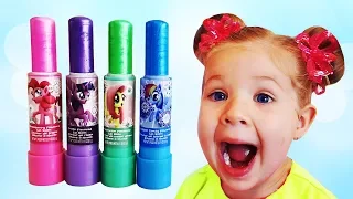 Diana Plays With Color Lipstick Finger Family Song 