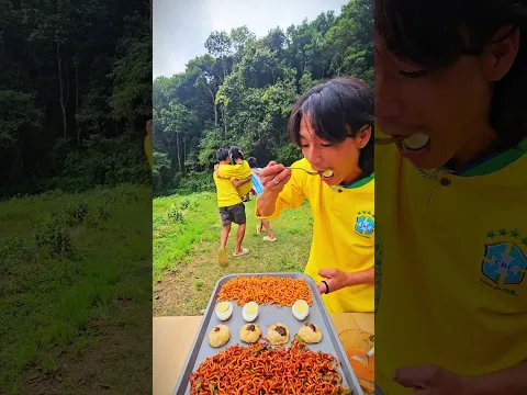 Loser Has To Carry The Girl And Run! 🏃‍♂️ 👧 🍜 l Food Challenge l SimSanSan Trio