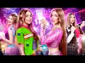 Download Lagu ¡Chica Rica VS Pobre en el Concurso! ¿Quién Ganará el Concurso de Cambio de Imagen de la Escuela?