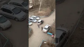 Напал с мачете на семейную пару с годовалым ребёнком