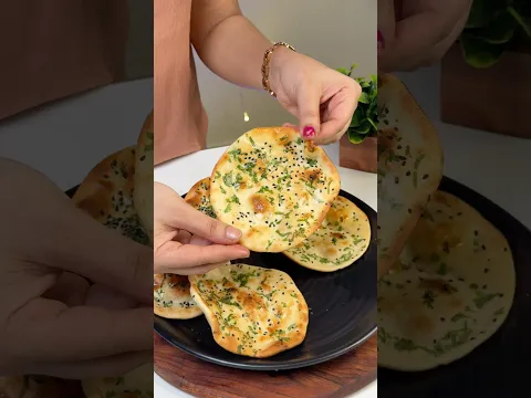 Agar aapne cooker me iss tarah naan bana liya na toh aap iske fan ho jaoge🤪 #shorts