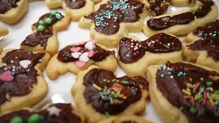 3 Plätzchen Rezepte ohne Zucker  / Weihnachtsplätzchen backen mit Kindern / Backen ohne Zucker. 