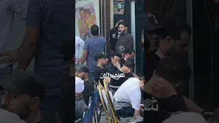 قاعد مصـ دو م وبيـ بكـ ـي الفنان سعد الصغير في انتظار وصول جـ ثـ مـان صاحبه إسماعيل الليثي 