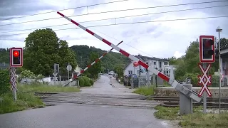 Spoorwegovergang Leobendorf (A) // Railroad crossing // Bahnübergang