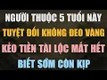 Download Lagu CẤM ĐEO VÀNG NẾU THUỘC 5 TUỔI NÀY – MẤT HẾT TÀI LỘC, TIỀN BẠC BAY NHƯ GIÓ!