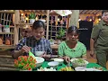 An Elderly Woman Surprises Yen with a Visit After a Long Time Apart – A Little Gift That Touches Yen
