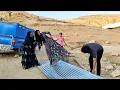 Download Lagu Grinding wheat: Bringing iron sheets to cover the roof of the house