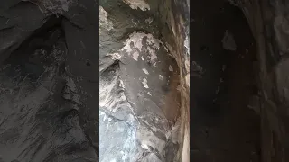العثور على هذا الشيء الغريب اسفل الجبل محتمل يوجد خلف هذة الصخر من الضخم الكنوز  العثور على هذا الشيء الغريب اسفل الجبل محتمل يوجد خلف هذة الصخر من الضخم الكنوز