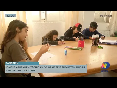 Jovens aprendem técnicas do grafite e pretendem mudar a paisagem da cidade de Camboriú