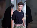 소녀가 구한 가난한 남자는 최고 회장! 그녀를 보호하려다 덮치며 소유욕 가득: “날 구했으니, 평생 너의 거야!”
