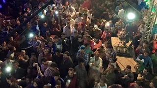 الجمهور يتعدى على الفنان وليد الحكيم بسبب اغنية أنا ارجل من أى حد   خش وشوف بسرعة ايه اللى حصل دندنها