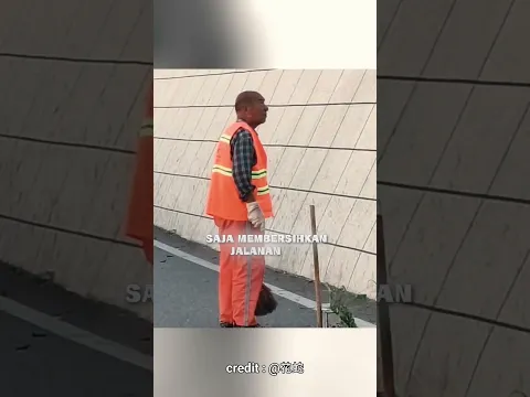 Dia berusaha keras menahan amarahnya