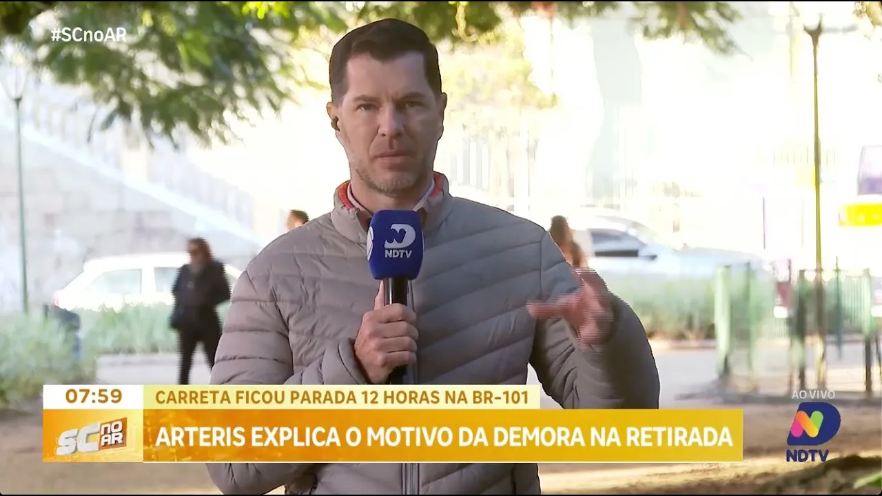 Carreta parada por 12 horas na BR-101: Arteris explica o motivo da demora na retirada