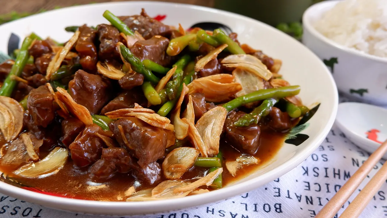 Super Easy! Garlic Beef & Asparagus in Oyster Sauce  Chinese Beef Stir Fry Recipe