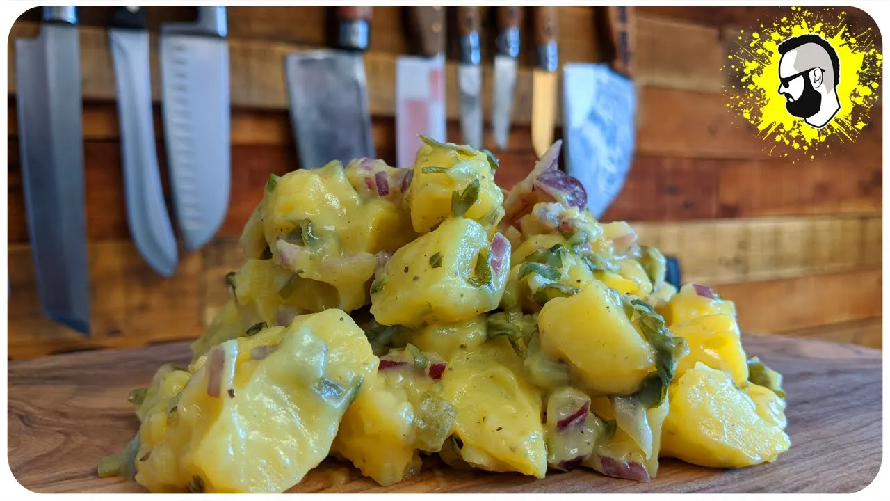 Klassisches Kartoffelsalat Rezept » 45 min. Zubereitungszeit » 308 kcal/Portion » 7 Zutaten notwendi. 