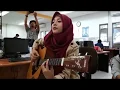 Download Lagu Cewe cantik main gitar versi # BLUES KERONCONG (BOJO GALAK)