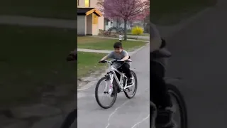 تيم اشترى بسكليت جديد 