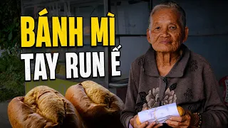 Bà cụ bánh mì tay run không bán nổi 15 ổ ngồi 12 tiếng lại vắng khách và cái kết bất ngờ I Phong Bụi