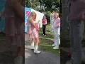 Download Lagu Fan verrast Robine met cadeautje op Tina Festival #flare #tinafestival #cadeau #muziek #shorts