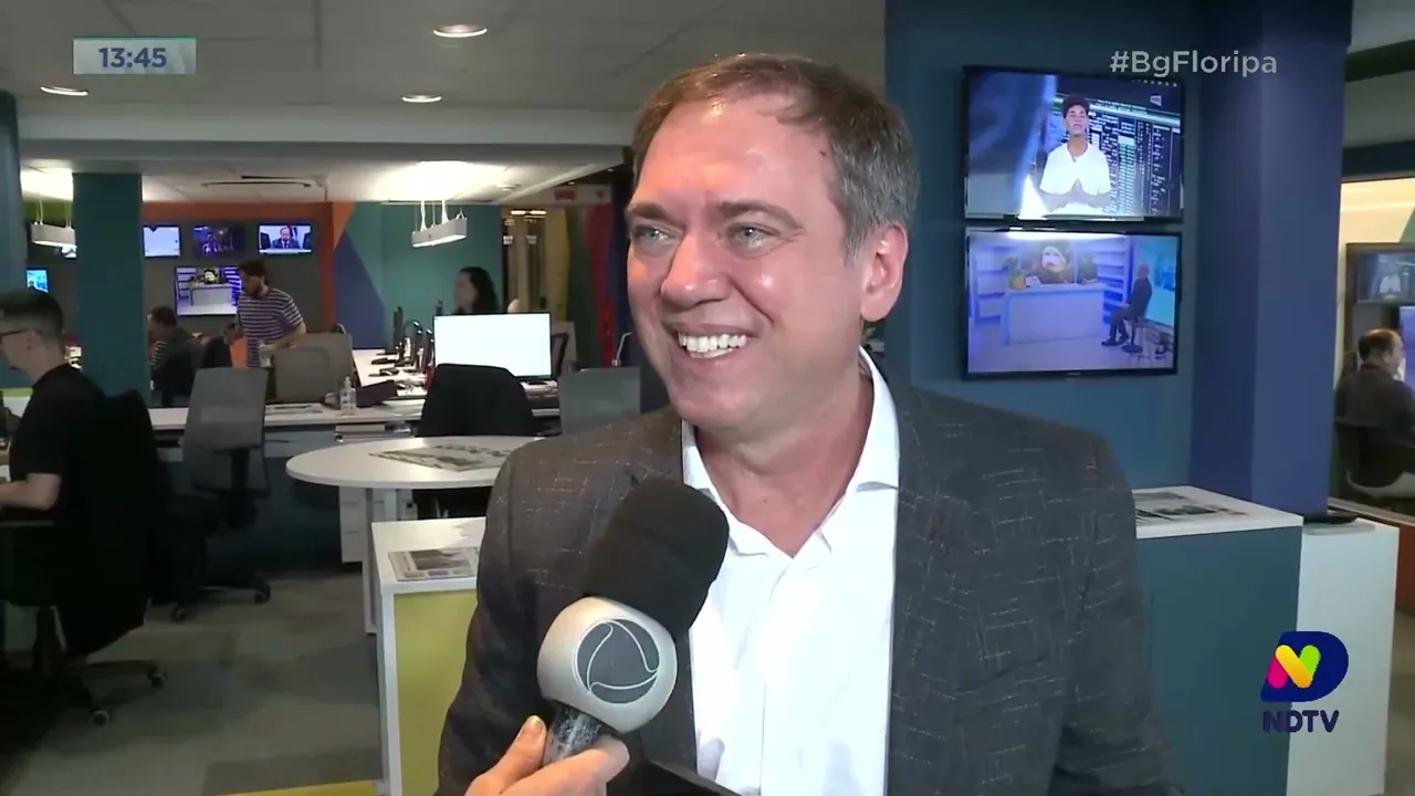 Maestro Jeferson Rocca é homenageado pelo Grupo ND por contribuição com a cultura de Florianópolis