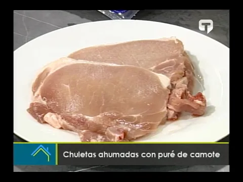 Chuletas ahumadas con puré de camote