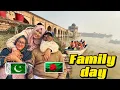 Lagu My whole family on a picnic day in Pakistan Sheikhupura 
