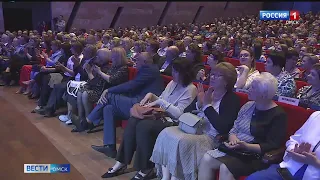 В концертном зале Омской филармонии с профессиональным праздником поздравили работников торговли в сфере общественного питания