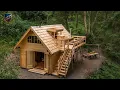 Lagu Zelfgemaakte off-grid houten huis met verhoogd terras en bed