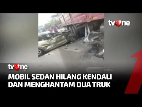 Ngeri! Sedan Ringsek Parah Digencet 2 Truk di Pantura Tuban