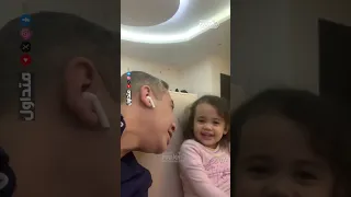 دكتور ضياء العوضي و طفلته   إدعوله بالرحمة دندنها