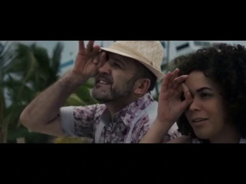 TRAILER "ESTA BIEN LLORAR, ALICIA" de Lia Loochart con Uxio Lis