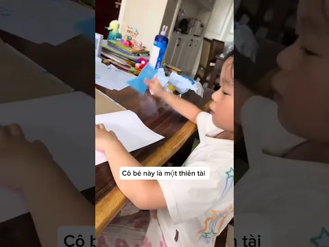 Cô né với tài năng dán bìa sách cực đỉnh