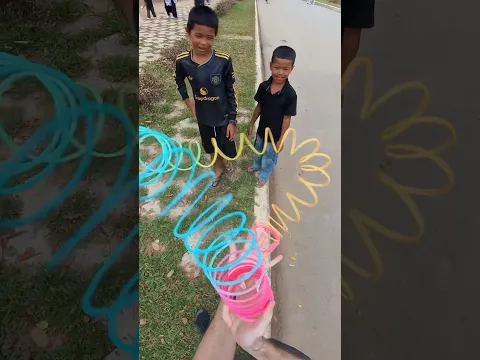 Showing random kids how to slinky in Cambodia 🇰🇭 #slinkytricks #springbending
