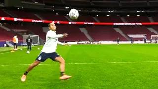 thiago alcantaras amazing side volley passing skill