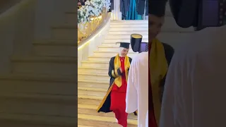 بصراحه ما شفتش خريج بالجمال ده هتعمل لايك من كثر الجمال 