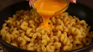 Ich nehme  Nudeln und Käse, übergieße sie mit Eiern - das Ergebnis ist unschlagbar! 😋
