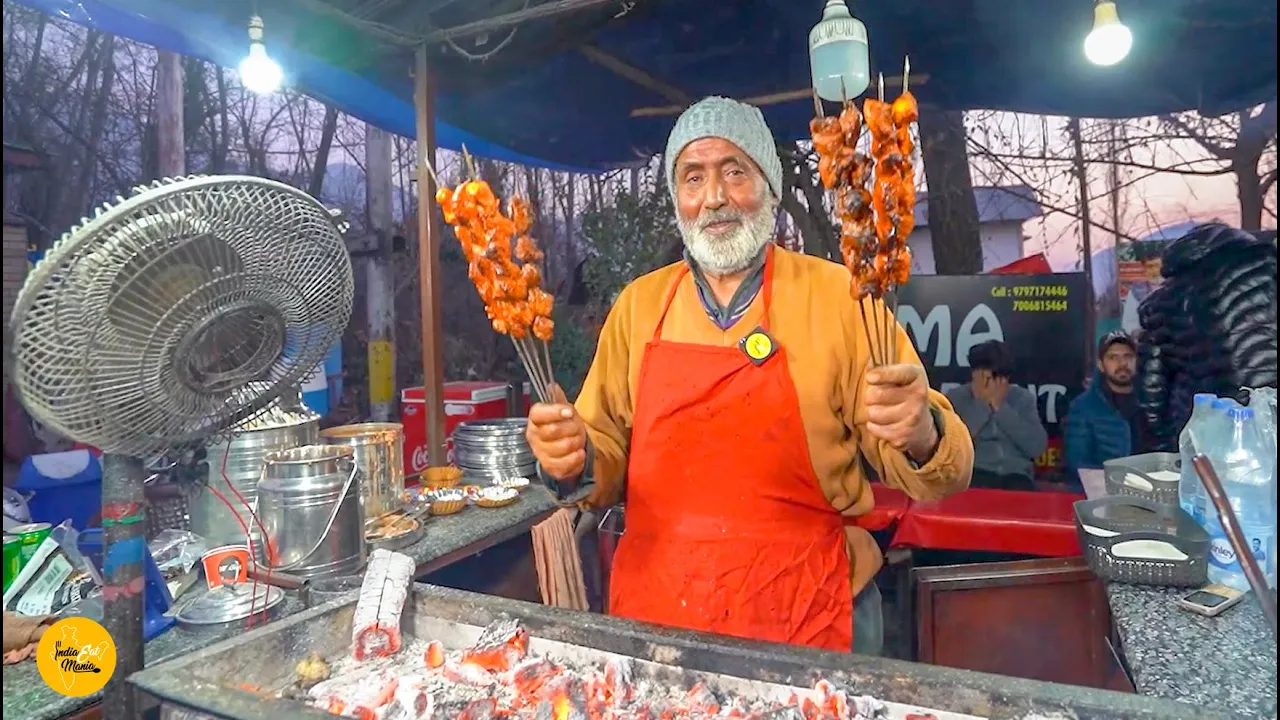 Kashmiri Mama Ji Selling Cheapest Chicken Tikka & Mutton Tikka Rs. 70/- Only l Kashmir Street Food