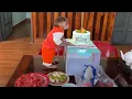 Download Lagu Monkey luk is happy when dad celebrates his 2nd birthday